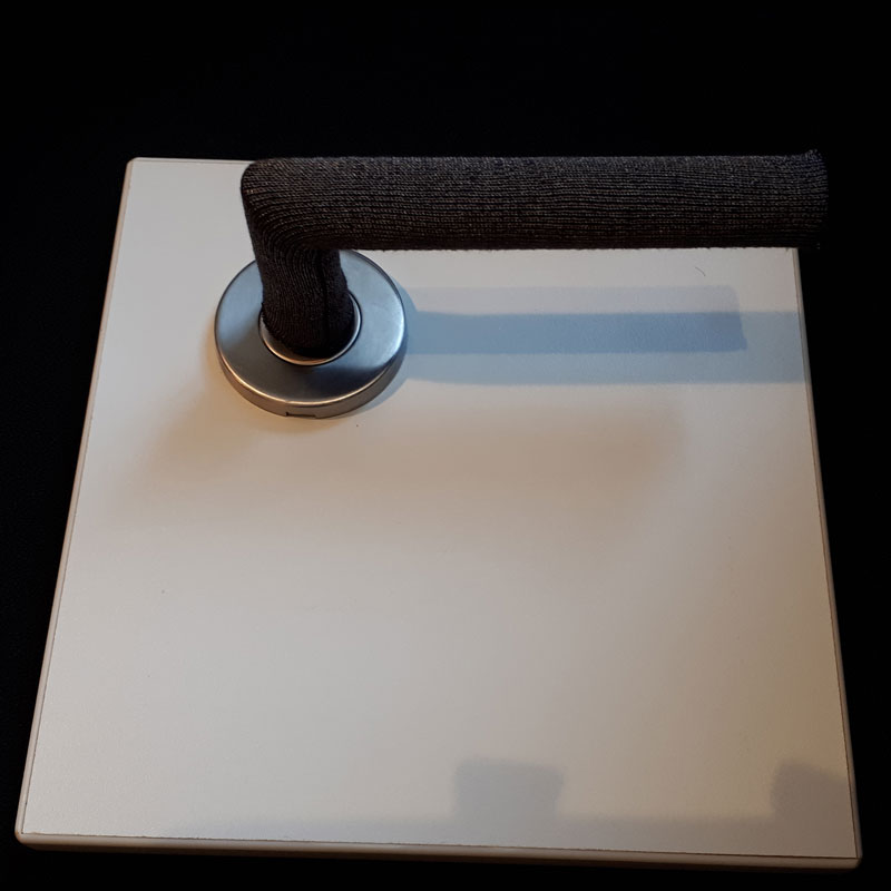 Door handle cover – flexible hygienic protection against bacteria, germs, and fungi, effective for up to 30 days, tested and certified.