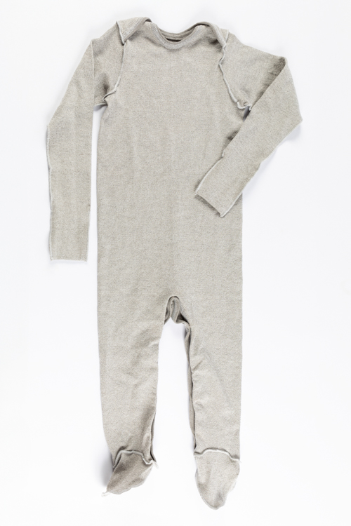Langarm Baby-Overall mit Socken – hautfreundliche Silbertextilien, atmungsaktiv und elastisch, lindern Juckreiz und bieten perfekten Tragekomfort.