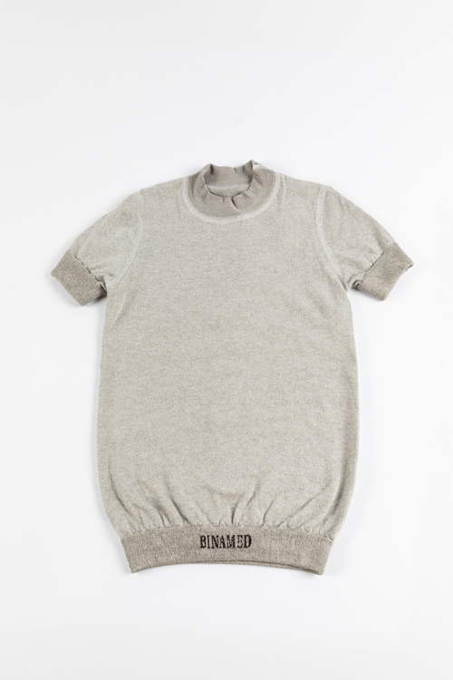 Kinder-Kurzarmshirt – hautfreundliche Silbertextilien, atmungsaktiv, elastisch und juckreizlindernd, auf weißem Hintergrund.