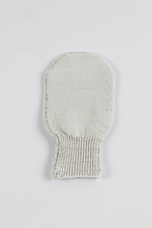 Fäustling ohne Daumen – einzelner Handschuh aus hautfreundlichem Silbertextil, atmungsaktiv und juckreizlindernd.